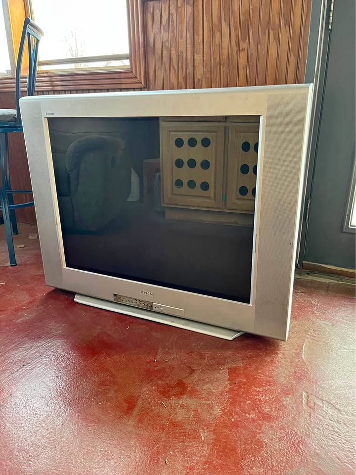 Sony CRT TV — 27"