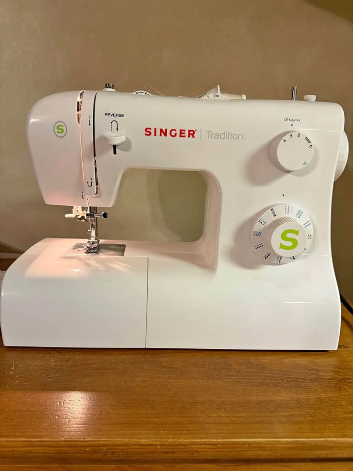 Singer Tradition Sewing Machine